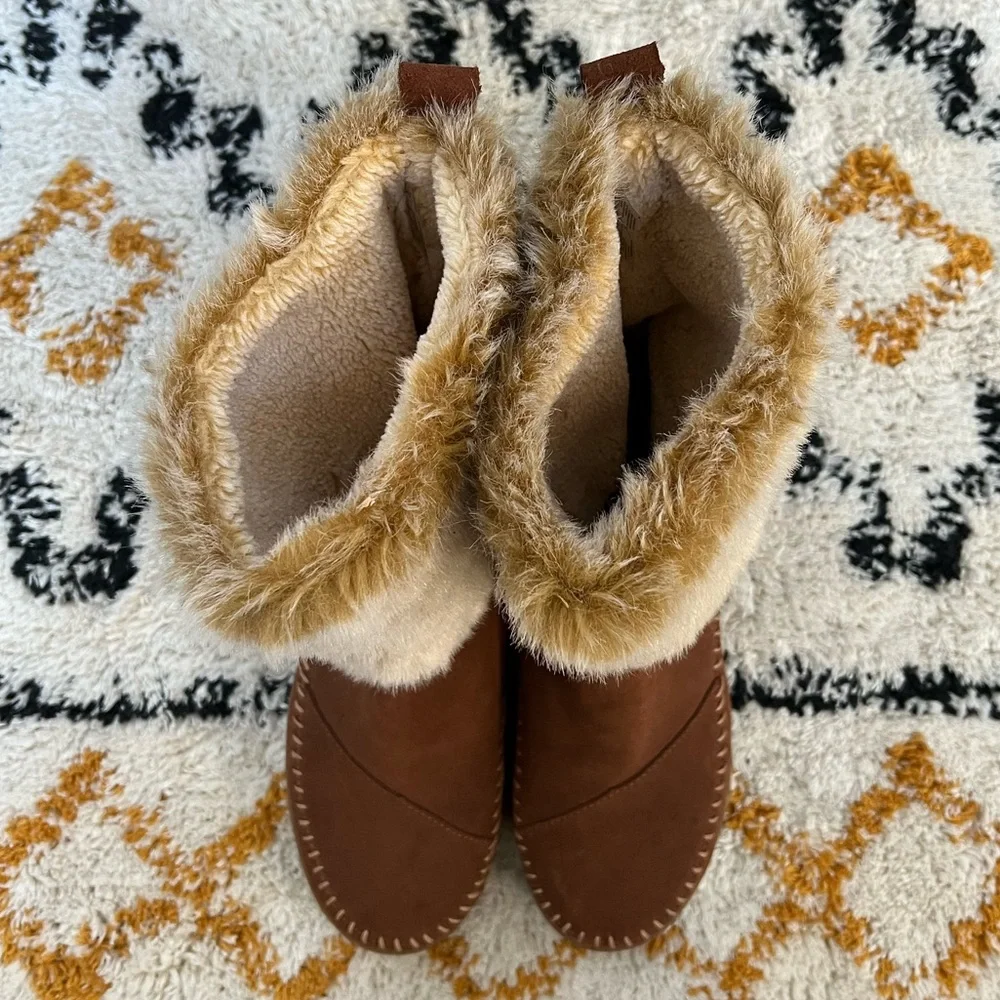 Toms Tan Suede Faux Fur Cuff Winter Boots